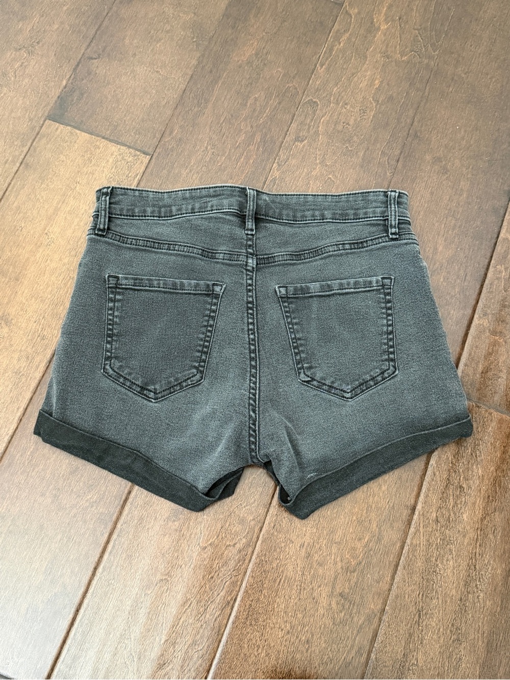 H&M Black Shorts - Picture 2 of 3